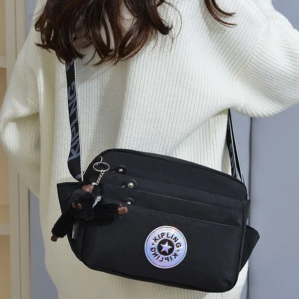 Modna torebka damska na ramię z nylonu, mała listonoszka z wysokiej jakości materiału, designerska torba na ramię o wysokiej wartości, idealna na co dzień, rok 2026.