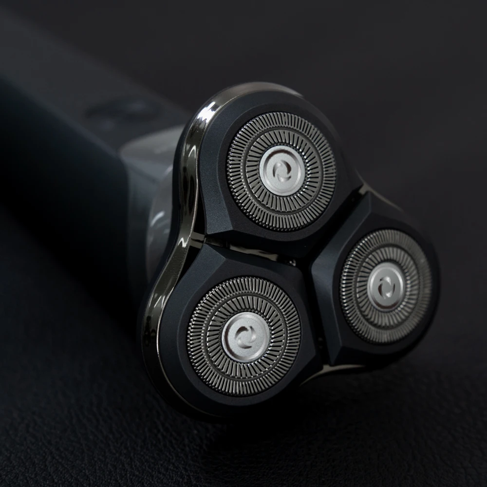 ماكينة حلاقة كهربائية Iriver Iys-100 محمولة من النوع C للشحن الجاف/الرطب برأس مغناطيسي Led لاستخدام مستوى البطارية أثناء السفر