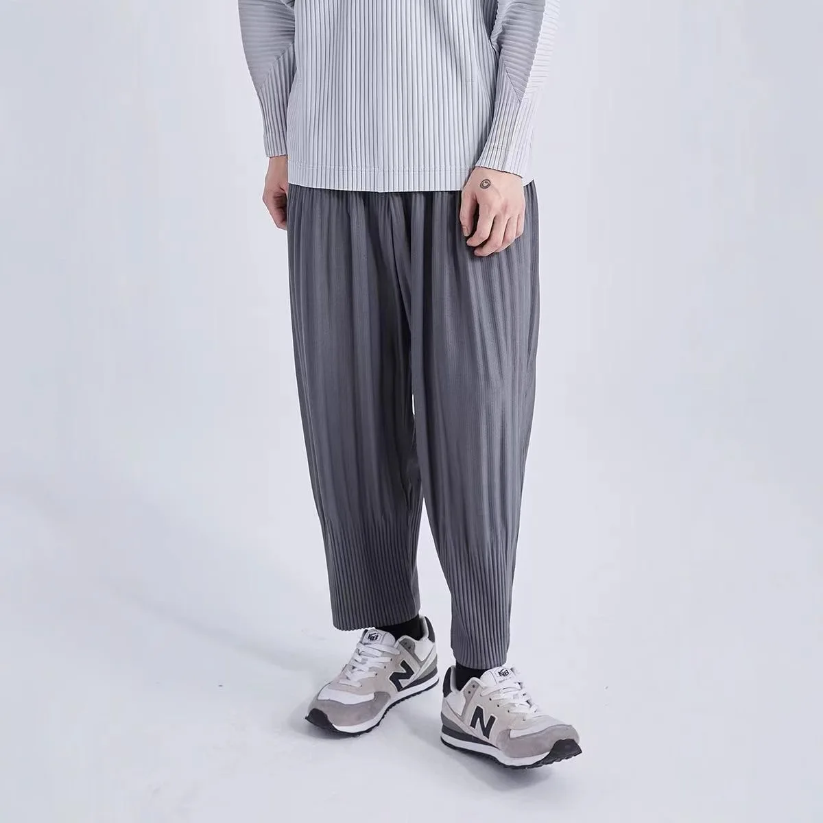 

Miyake Men's Summer Pleated Bloomers Loose Pleated Casual Fashion Pleated Pants Pleats Harlan Pants Nine-Point Pants Tide