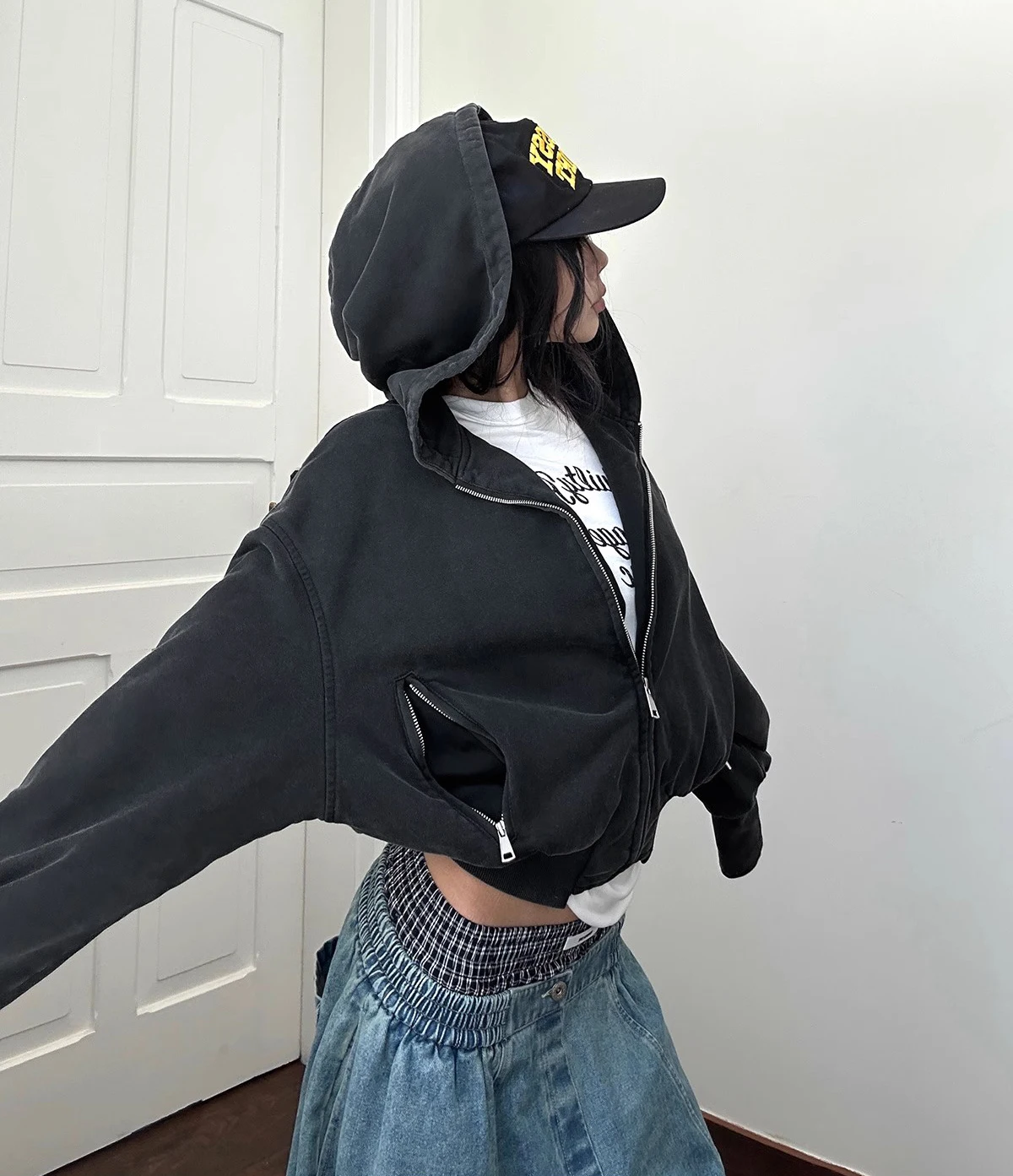 REDDACHiC Women's Graphic Full Zip Hoodies Jacket Zipper Pockets Letter Print Long Sleeve Cropped Hooded Top Grunge Streetwear