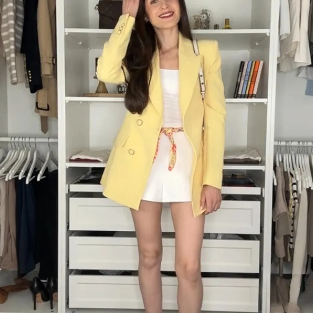 سترة KONDALA عتيقة باللون الأصفر الزبدي كبيرة الحجم بأزرار مزدوجة ورقبة على شكل V سترات فضفاضة موضة 2025 ملابس خارجية أنيقة للربيع والصيف