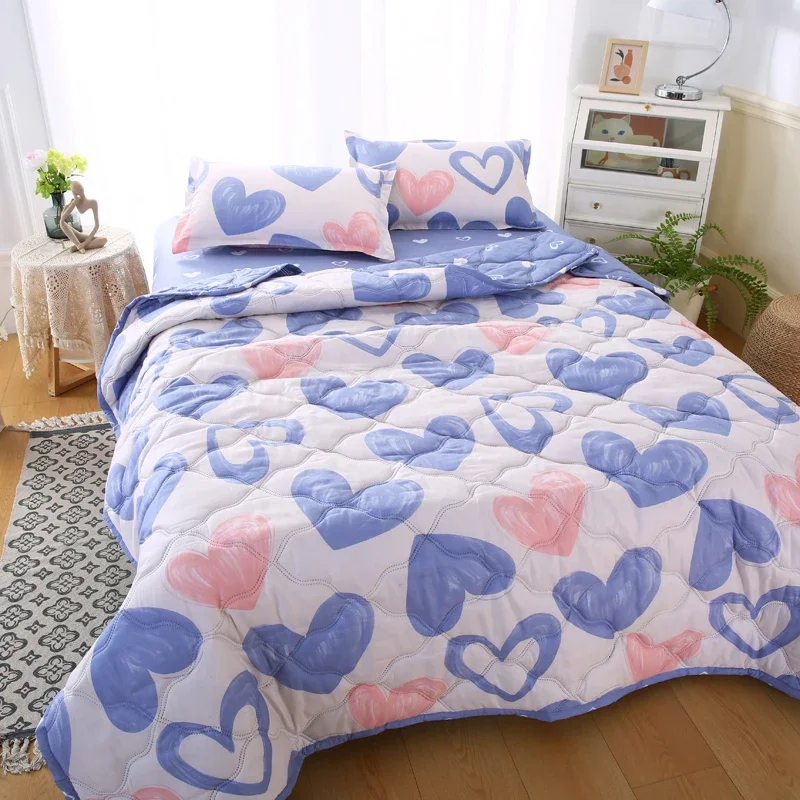 Cute Love Hearts Quilted Summer Quilt and Pillowcase Skin Friendly Quilts Soft Breathable Washable Thin Comforter Double Blanket