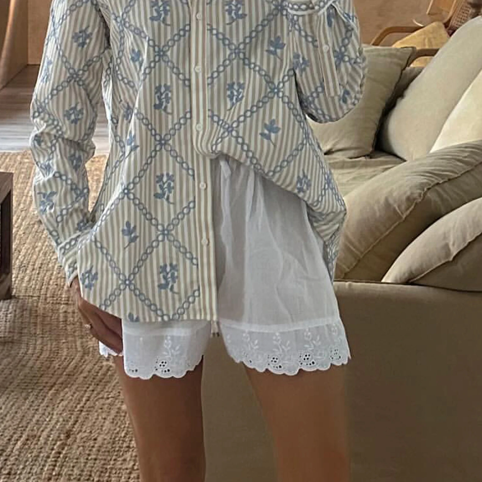 Celana pendek Pjs longgar musim panas wanita celana pendek pinggang tinggi elastis tambal sulam berongga bordir bunga kasual