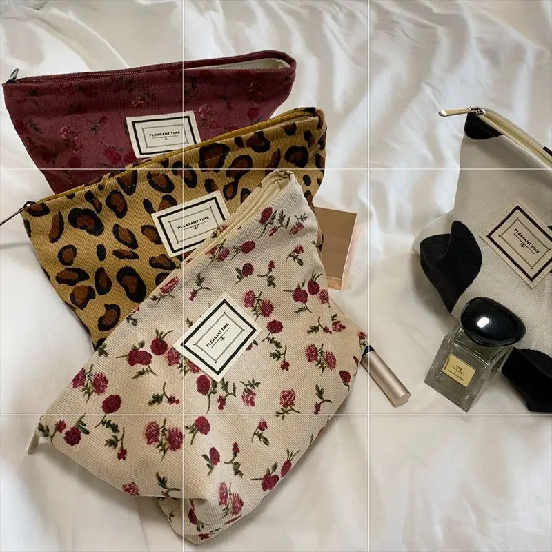 Bolsa de maquiagem feminina de veludo com estampa de leopardo, bolsa de cosméticos, organizador de higiene pessoal, estojo de maquiagem feminino, capacidade de armazenamento, bolsa de lavagem