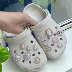 Sweet Cute Girly Hole shoe Charms Designer Elegant Vintage Pearl Chain Shoe Jewelry All-match Flower Shoe Accessories Hot Sale