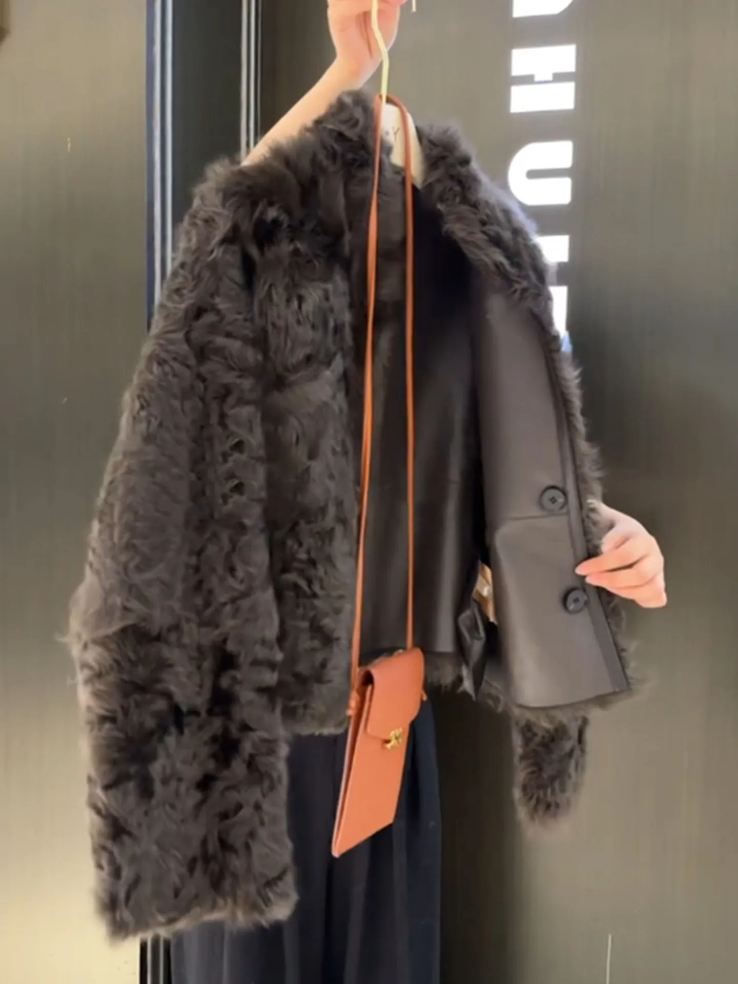 Casaco Externo Único de Couro e Pele para Mulheres, Novo Lançamento de Inverno, Casual, Forrado