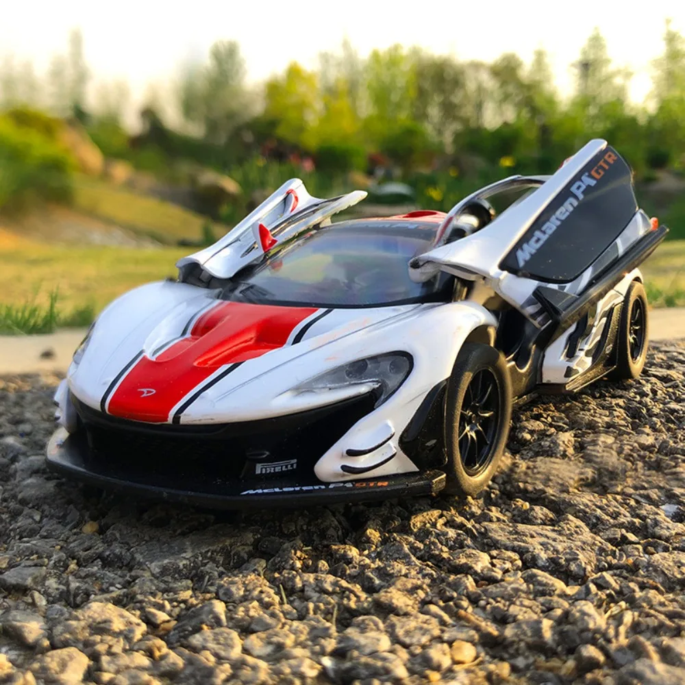 

1:31 McLaren P1 Литая под давлением модель игрушечного автомобиля из сплава Супер дверь автомобиля с открытой металлической кузовом Резиновая шина Звук Свет Отдельный назад Игрушка в подарок для ребенка