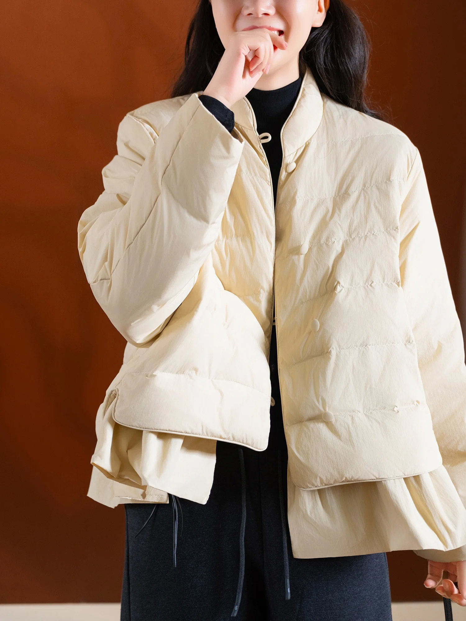 

Пуховик Little Ear's Production Little Sweet Heart с кружевным подолом, 90% белый пух, прочный, длинный, с длинными рукавами