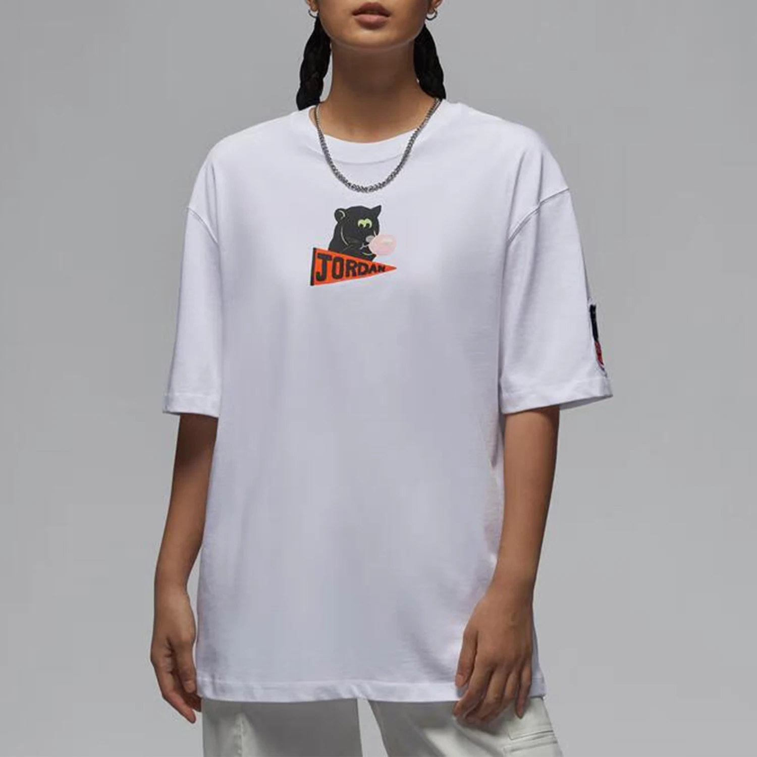 

Оригинальная женская свободная спортивная футболка Nike JORDAN с принтом HM4894-100