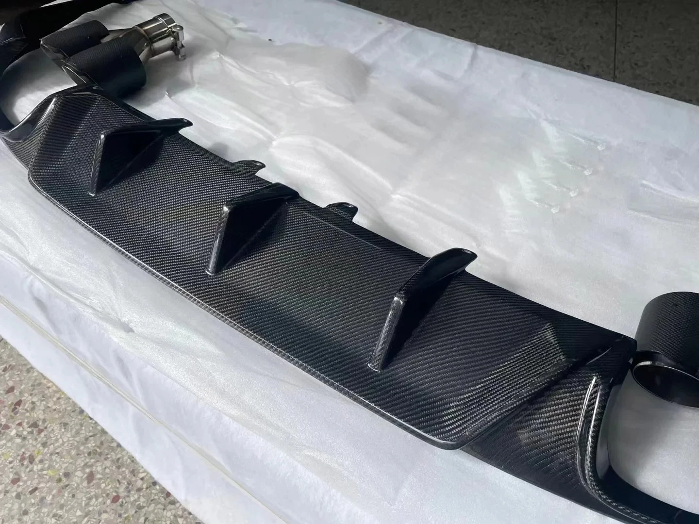 Diffuser with Exhaust Lip  for Lexus GS Rear Bumper Lip Perfect Fitment High  Quality Carbon Fiber Rear