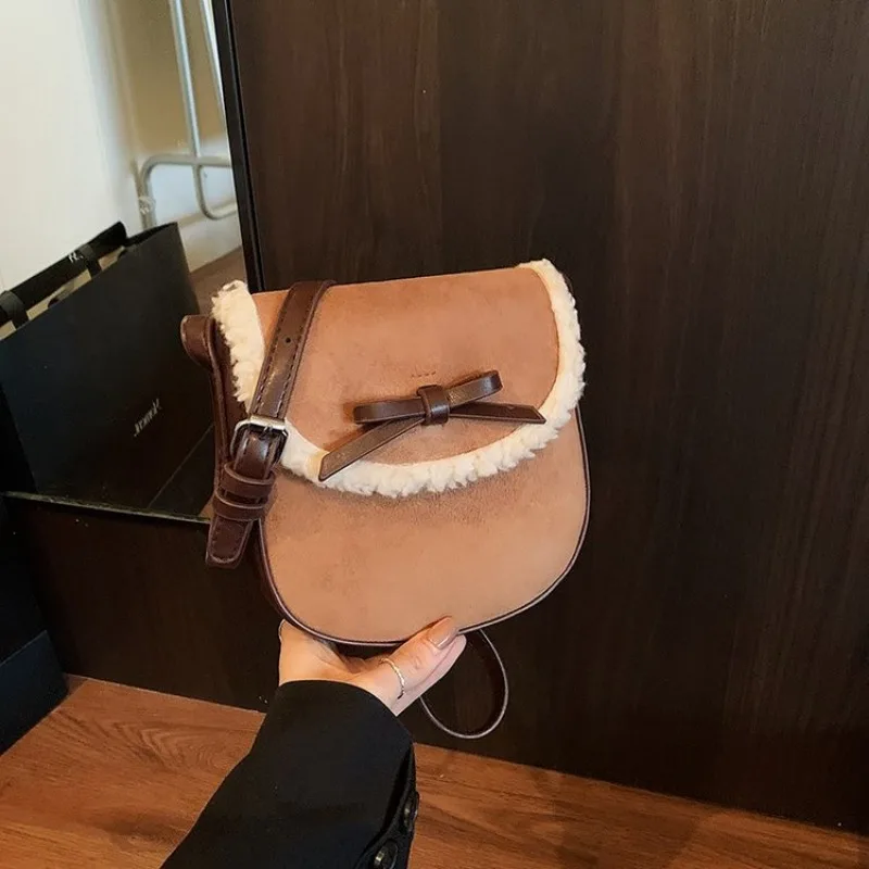 

Модная доступная роскошная привлекательная сумка подмышками, стеганая сумка с заклепками, студенческая микросумка через плечо Maillard Tone