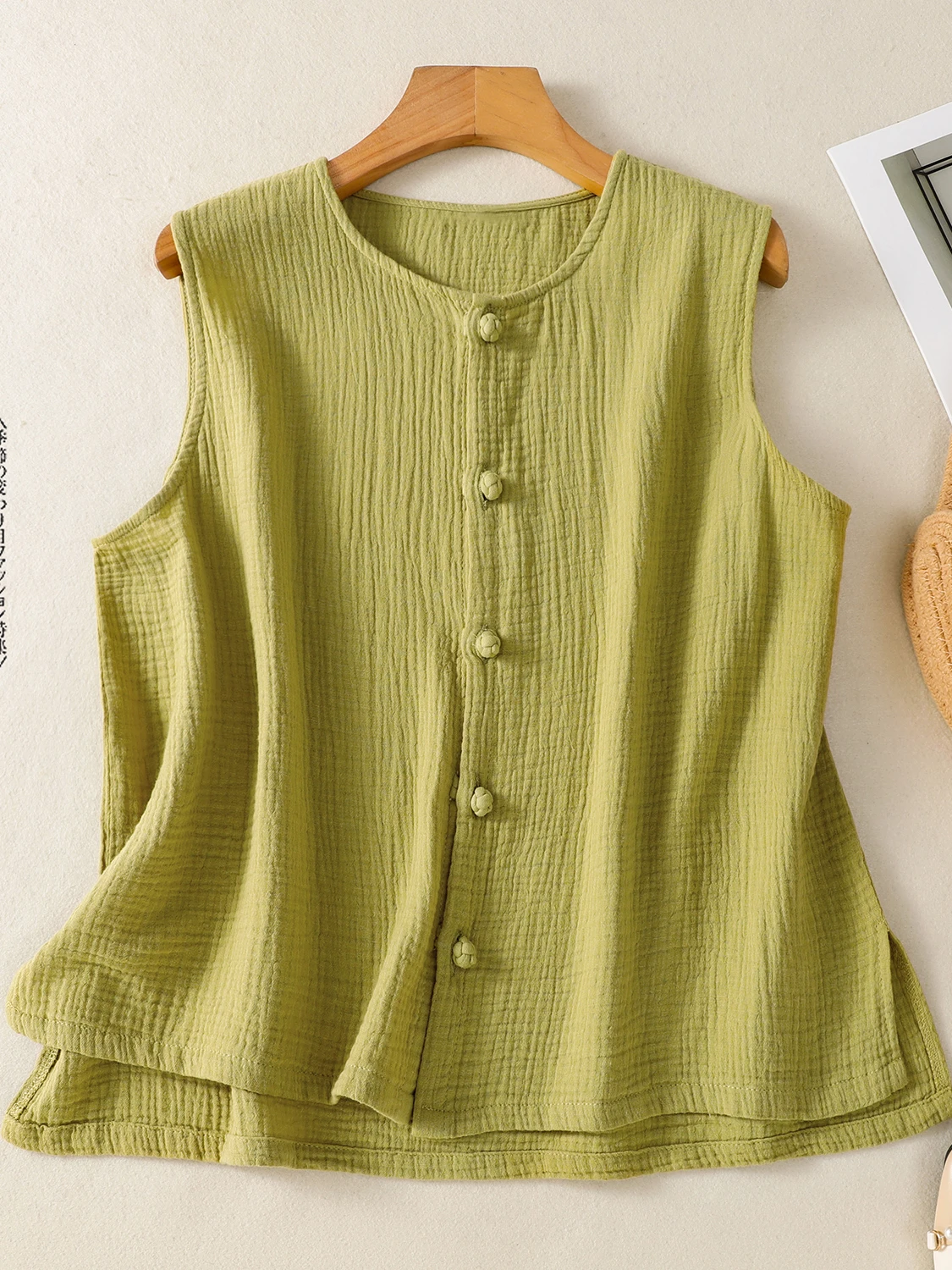 

Summer 2026 New Style plus Size Women's Vest round Neck Sleeveless Button Detail Asymmetrical Hem Retro Texture Color Top