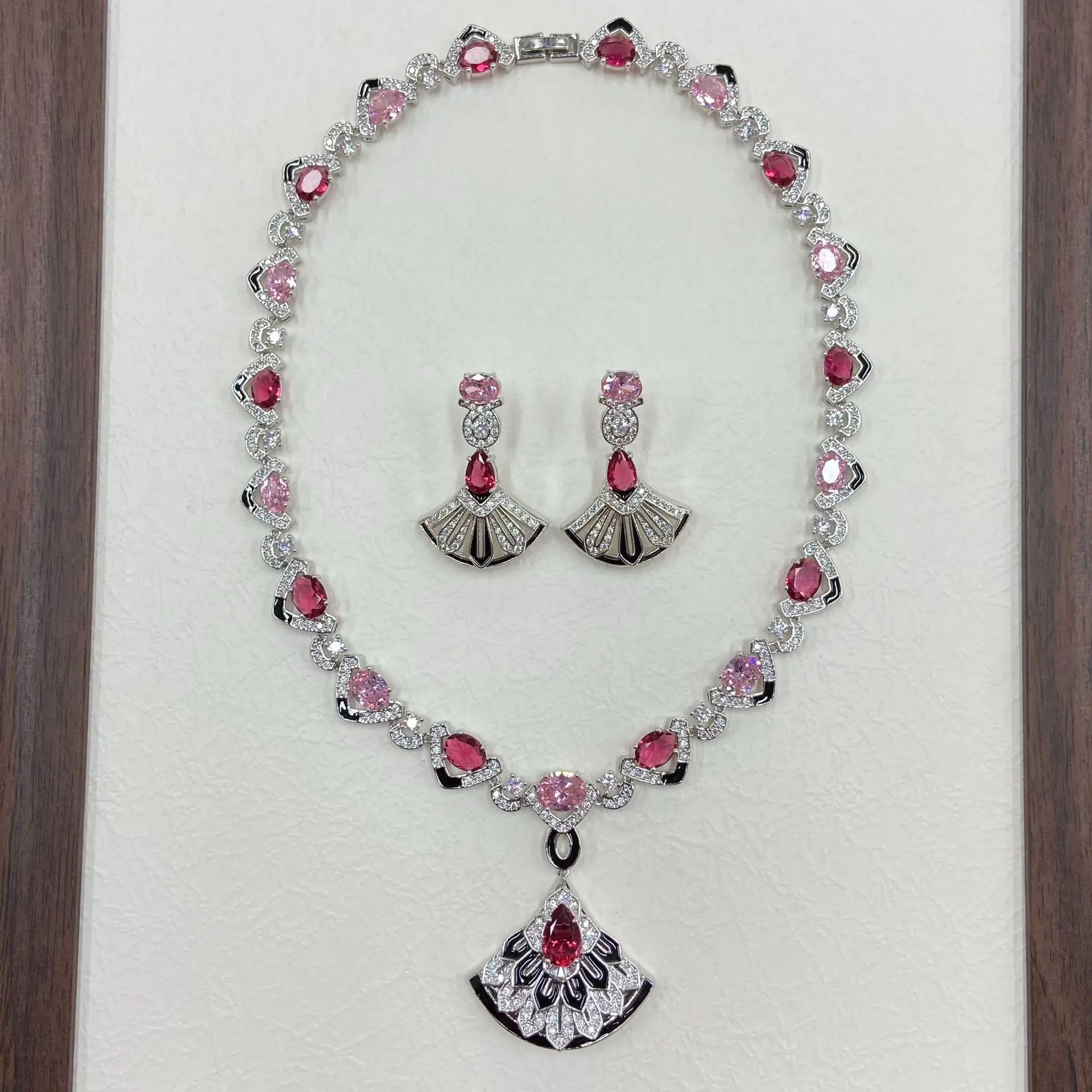 High-End Enamel Fan Matching Set Gold Tone Pink & Black Enamel Necklace Drop Earrings Ladies Formal Banquet Accessory
