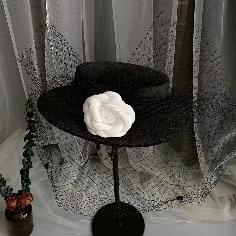 

Wedding Hats Black Velvet Flat Hat Hepburn Style Mesh Banquet Hat Elegant Winter Hats Bridal Headwear Birdcage Veil Accessories