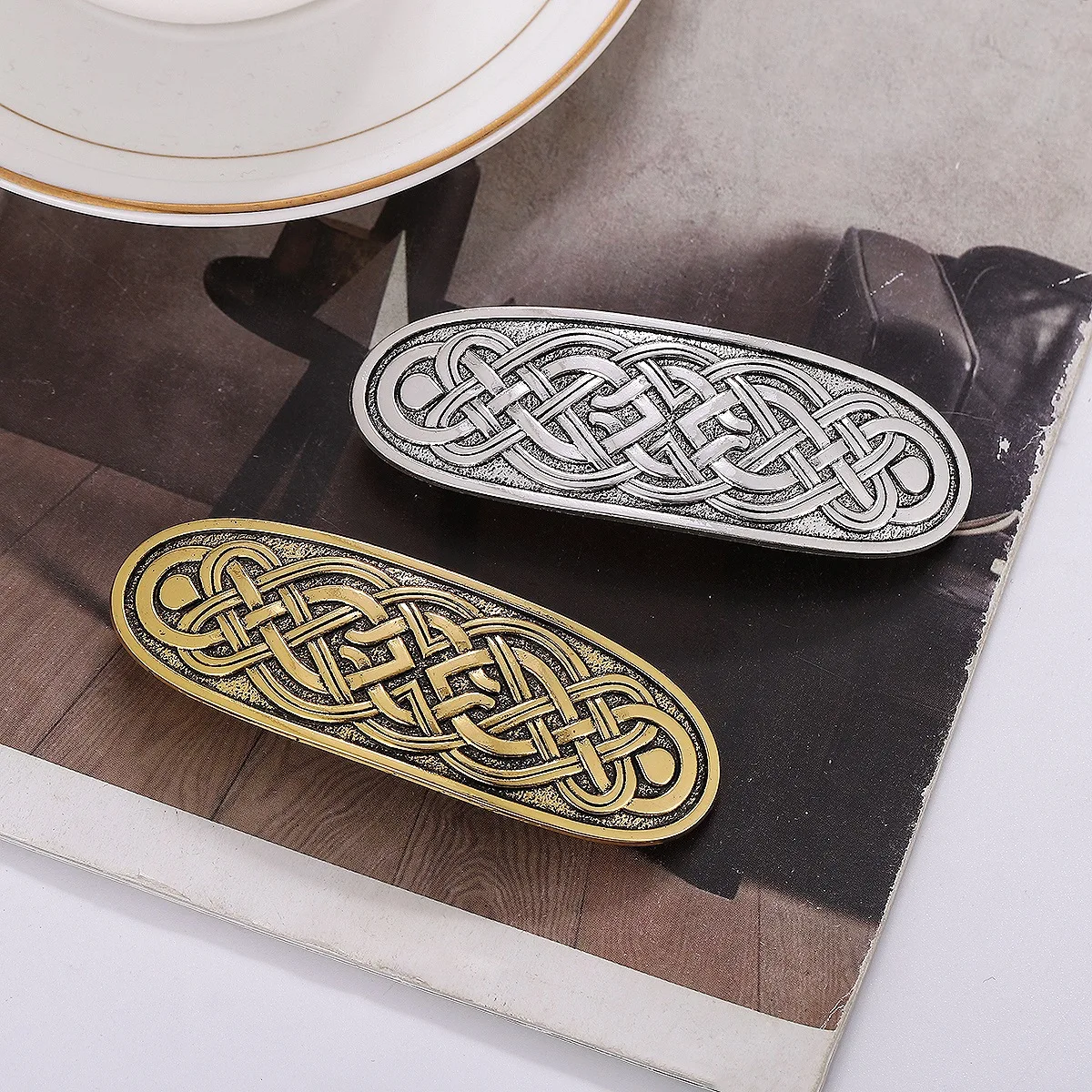 

Retro Long Celtic Knot Hair Clip Women's Simple Faion Hair Accories Alloy Embedded Artificial Gemstone Jewelry