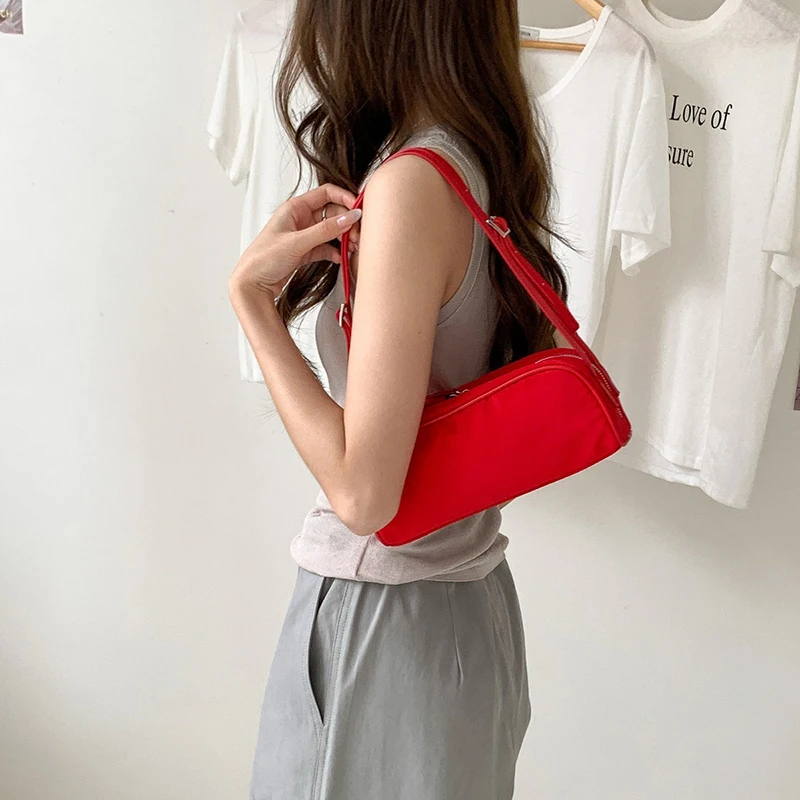 Nylon-Schultertasche, koreanische Damen-Unterarmtasche in Uni-Farbe, minimalistische Vintage-Handtasche mit leichtem Reißverschluss für Pendler. – Detail 12