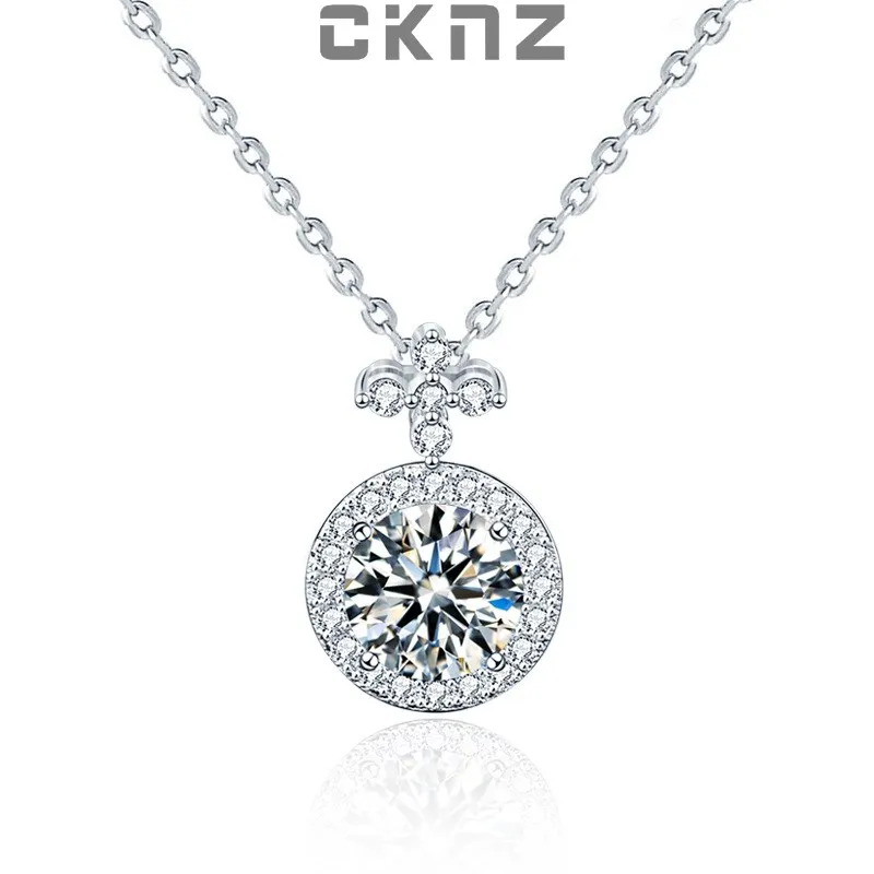 

Certified Real 1.0 Ct Moissanite Diamond Back Clover Sterling 925 Silver Pendant Necklace For Women Chain CKNZ Luxury Jewelry