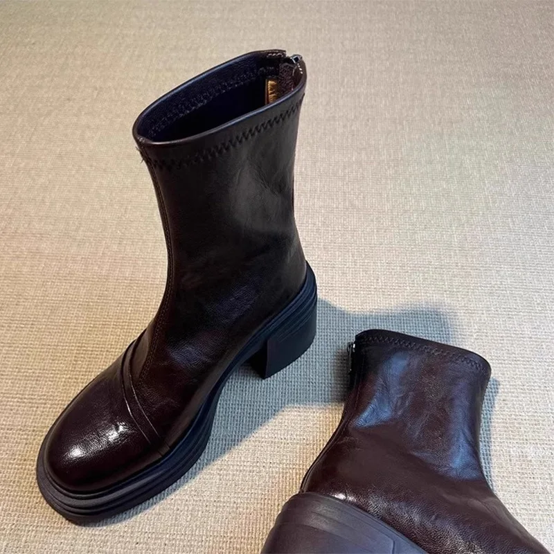 Botas de tornozelo femininas de salto alto couro grosso sapatos de moda mulher 2025 tendência inverno novas botas chelsea bombas mujer pums botas de neve