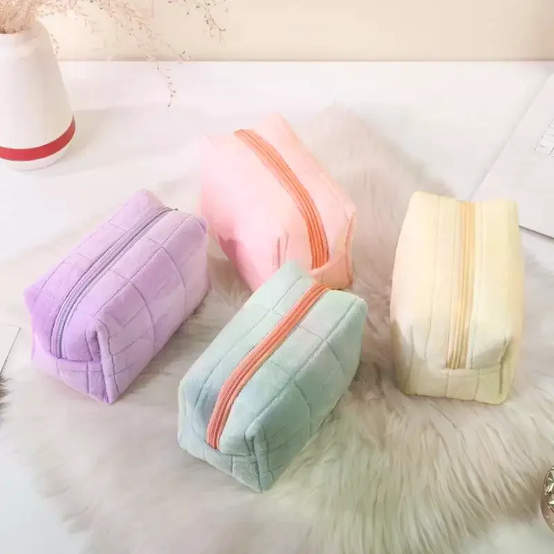 

Плюшевая модная сумка для макияжа высокого качества для женщин, большая мягкая косметичка на молнии, дорожная косметичка для туалетных принадлежностей, сумка для стирки, дорожная сумка