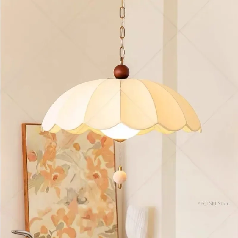 GHJUYIOL French medieval fabric restaurant pendant lamp, master bedroom lamp, high-end retro warm romantic petal lamp lighting