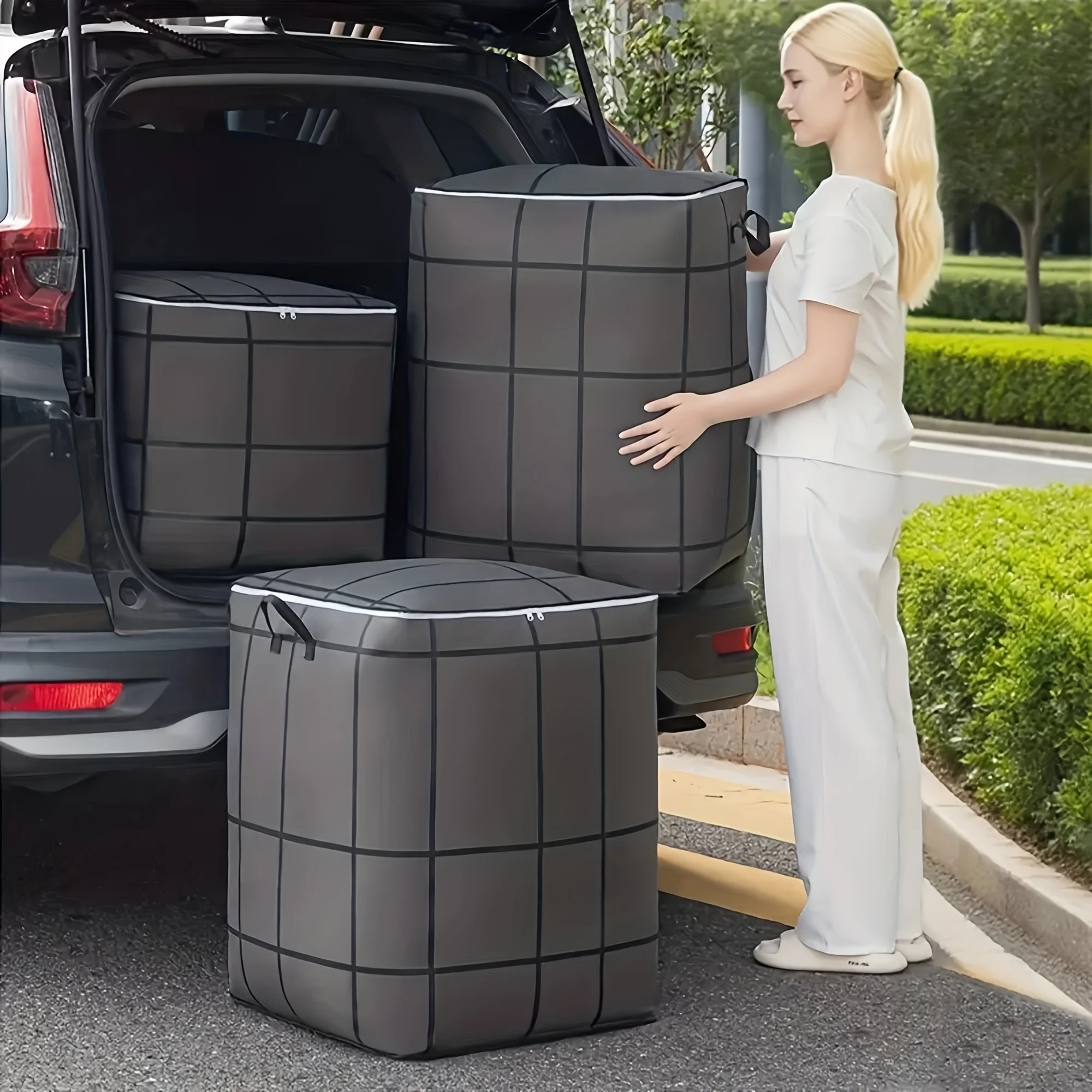 4-Pack 180L Vertical Moving Storage Bags with Large Windows. Large Capacity. Made of Thick, Durable Fabric that’s Sturdy and Wear-Resistant. Suitable for Various Moving and Storage Needs, including Moving and Dorm Room Transitions.