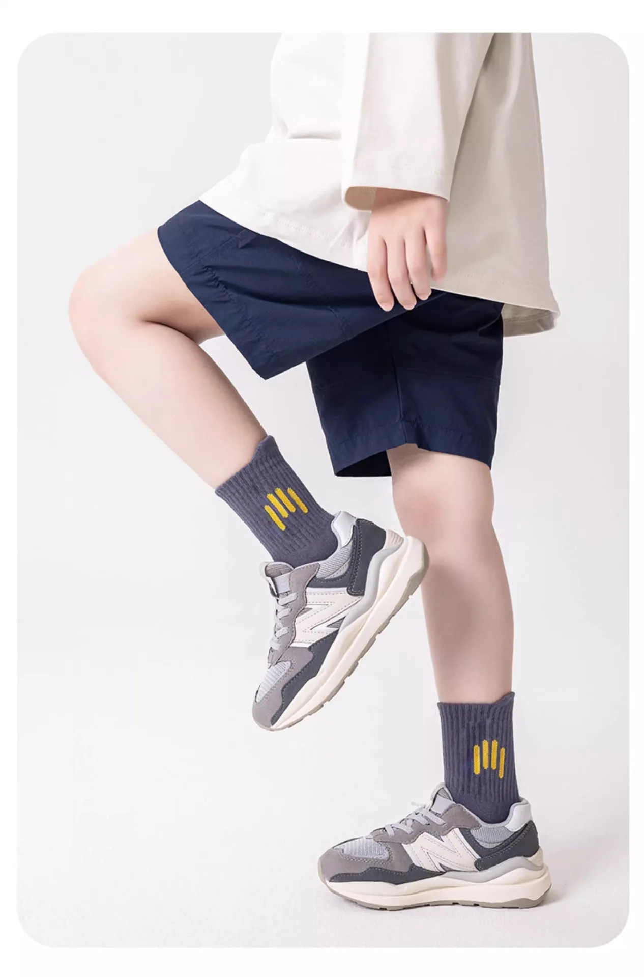 5 Paar Kinder-Sportsocken, Jungensocken mit Buchstabenmuster, aus gekämmter Baumwolle. – Detail 7