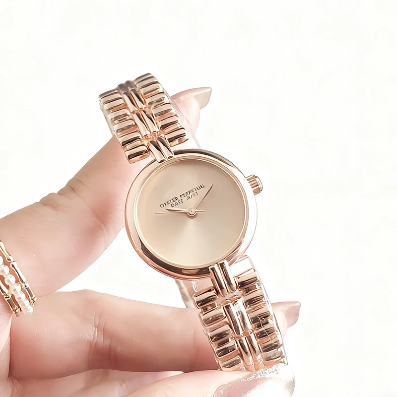 

Женские деловые часы, стильные, простые и универсальные, с силиконовым ремешком, подходят для свиданий.