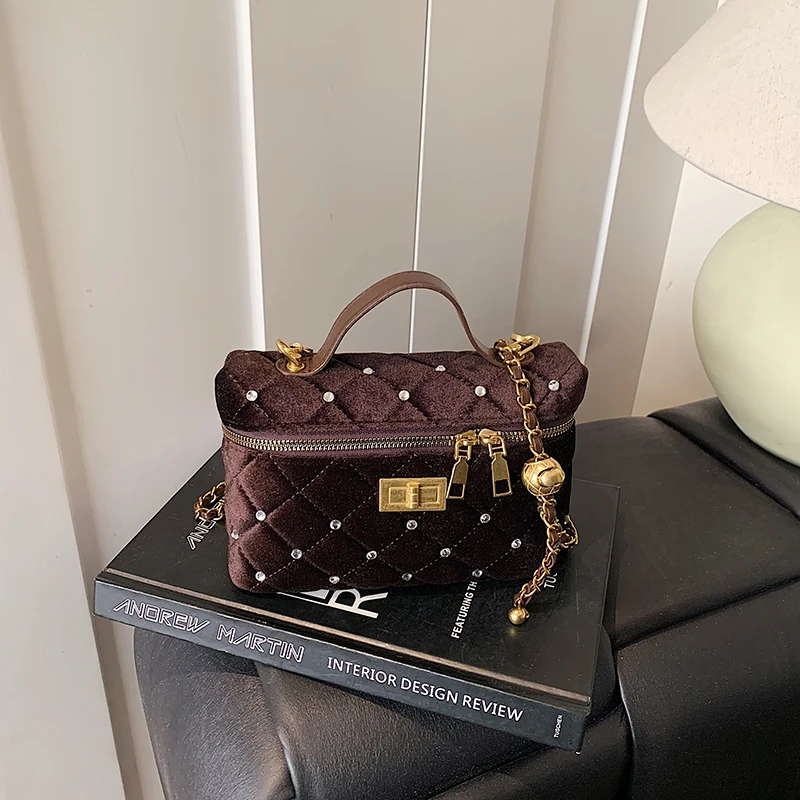 

Elegant Tote Bags For Women By Luxury Brand, Genuine Leather Construction, Spacious And Lightweight, Perfect For Shopping