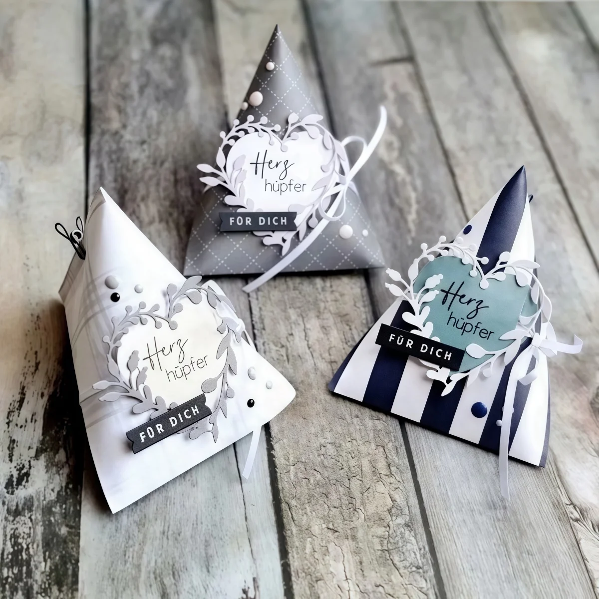 2025 New Arrival Candy Triangular Box Metal Cutting Dies For Scrapbook Card Making Stencil Embossing Craft Decoration