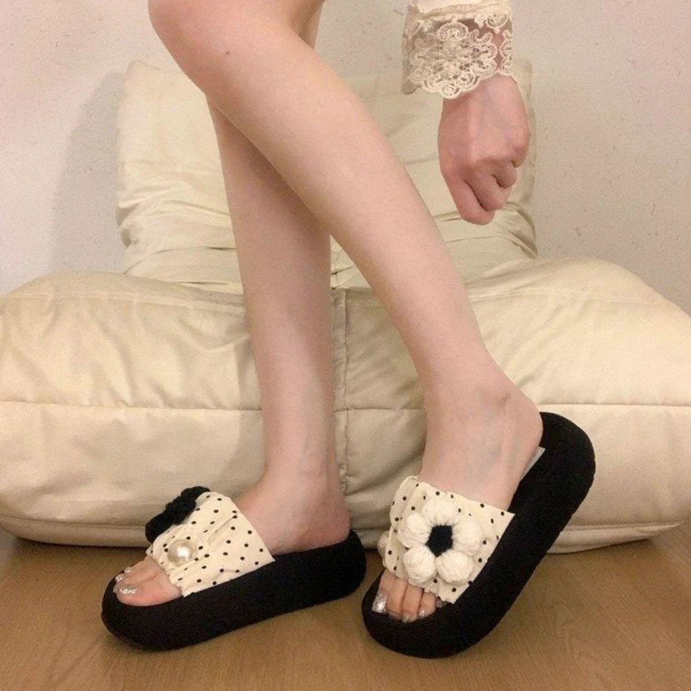Women Polka Dot Crochet Flower Pearl Slippers, Thick Sole Non-slip Slides, Cute Casual Indoor Outdoor Beach Sandals for Women