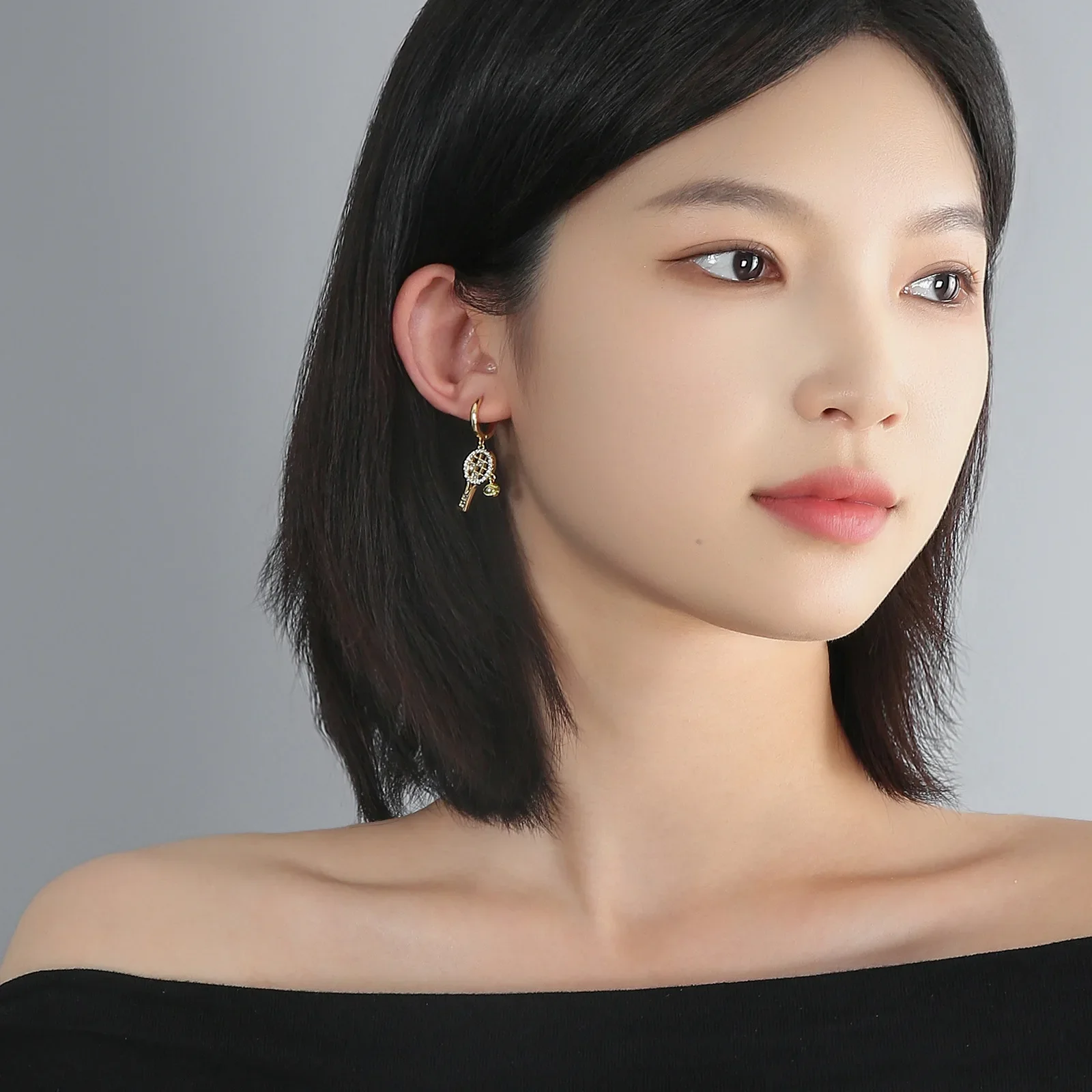 الرياضة تصميم مضرب التنس الأصفاد الأذن الأقراط السيدات العصرية أنيقة شخصية تخفيف OL مجوهرات الأذن كليب