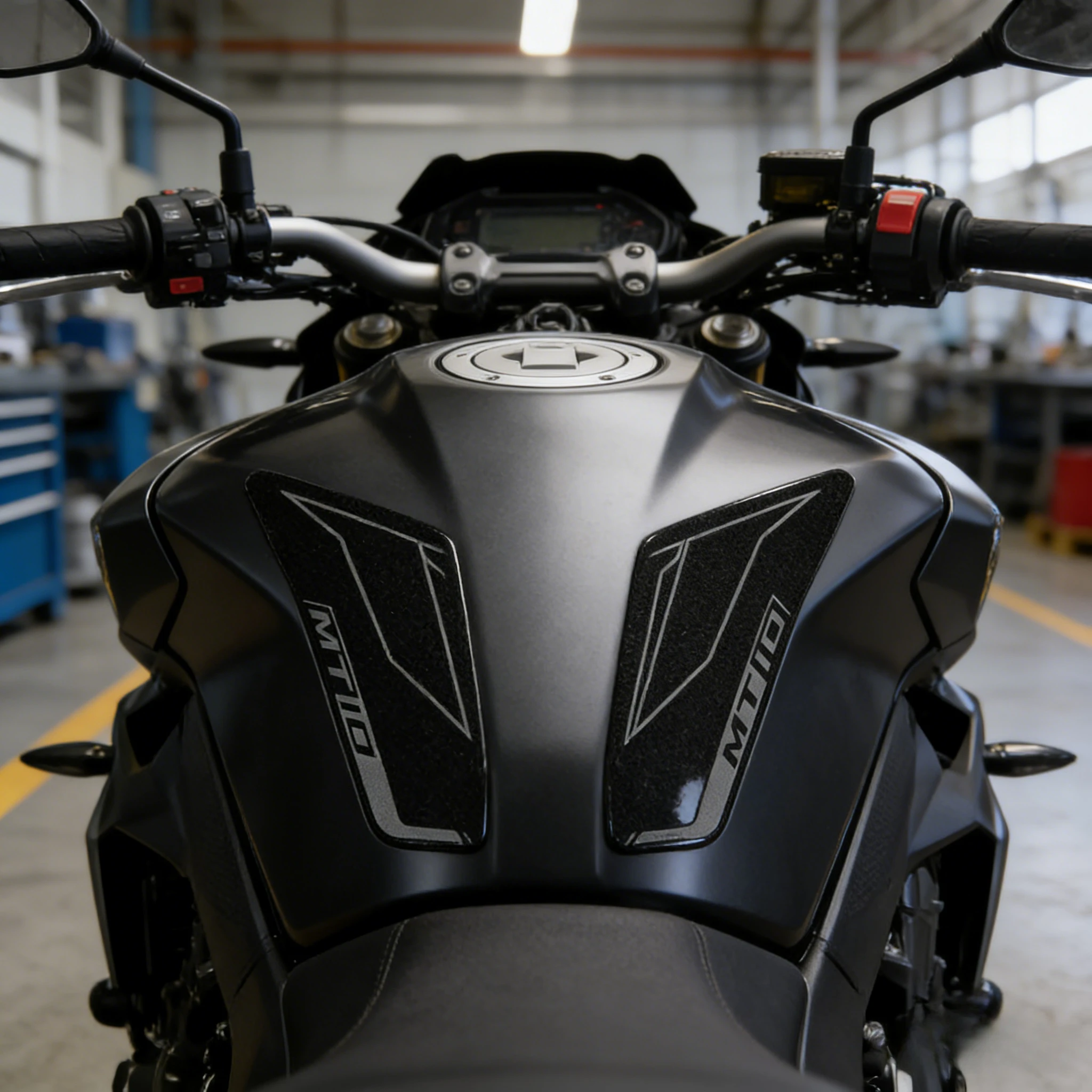 

Декоративная наклейка на боковой часть топливного бака мотоцикла Yamaha MT-10 MT10 2016-2020