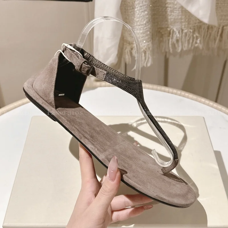 

Летние женские сандалии на плоской подошве, шлепанцы с Т-образным ремешком, замшевые кожаные стразы, элегантные модные дизайнерские праздничные модельные туфли высокого качества