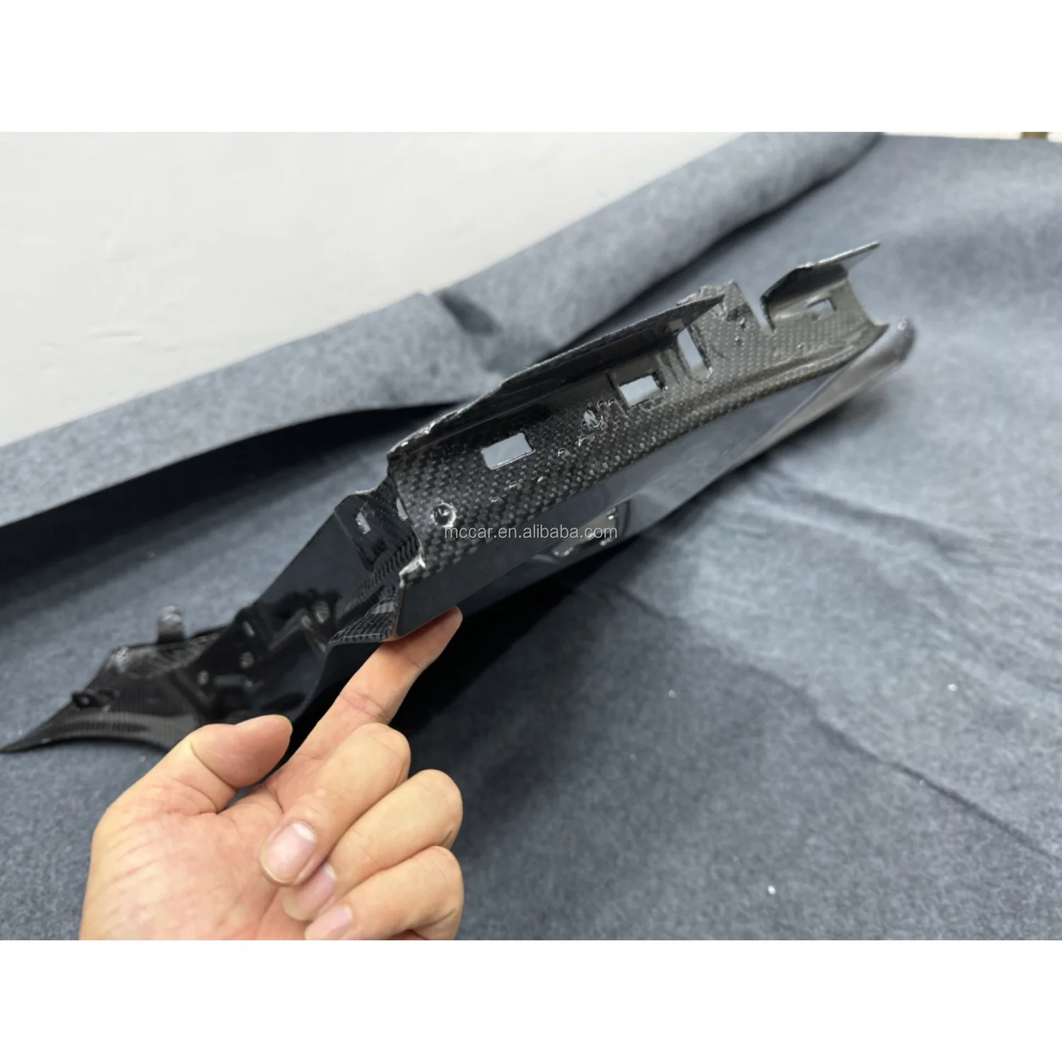 حاجز سيارة مخصص حصريًا لسيارة BMW 5 Series 540 I 530I 520I G30 من ألياف الكربون #2