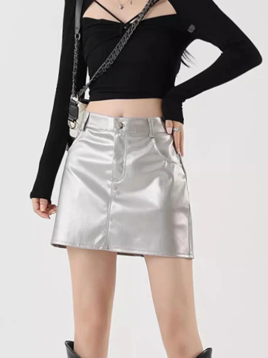 

Серебристая юбка из искусственной кожи для женщин, с высокой талией, облегающая, А-силуэт, короткая, весна 2026, сексуальный стиль, с пуговицами и молнией