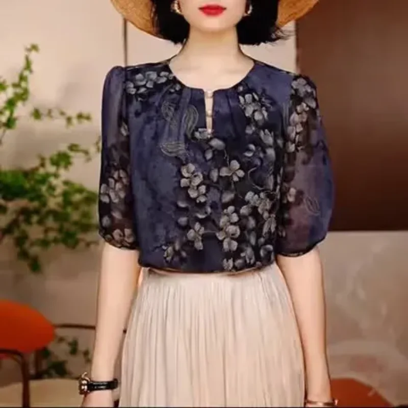 قميص فرنسي ريترو مطبوع برقبة دائرية وأكمام متوسطة للنساء صيفي بتصميم جديد مناسب تمامًا مع قمة الموضة للنساء