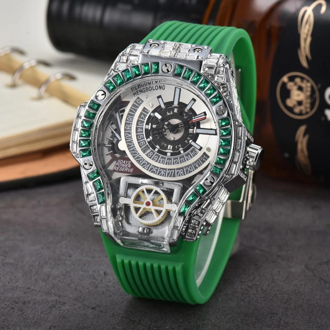 Cassa piena di diamanti Business Luxury Top Orologi da uomo Cinturino in caucciù Colore Creativo Orologio al quarzo decorativo da uomo Orologi AAA Relogio