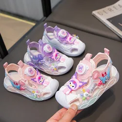 Scarpe da bambina carine Kuromi con foro per bambini Mesh traspirante con mulino a vento Campus Scarpe da principessa Sandali sportivi con bottoni rotanti