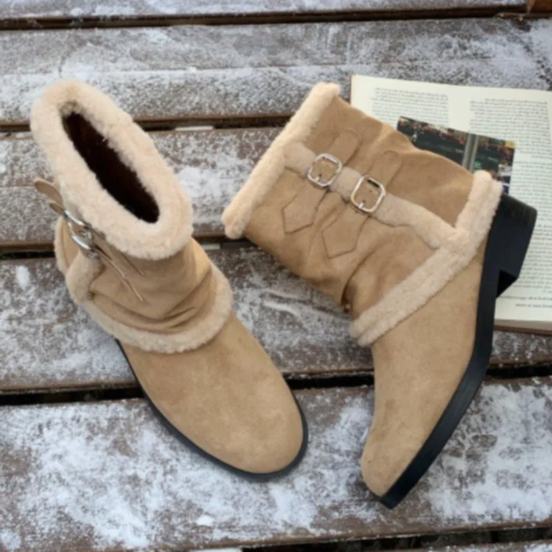 Botas de nieve cortas y cálidas de felpa para mujer, botines de ante sintético marrón, botas de plataforma de diseño decorado con doble hebilla de lujo, otoño e invierno