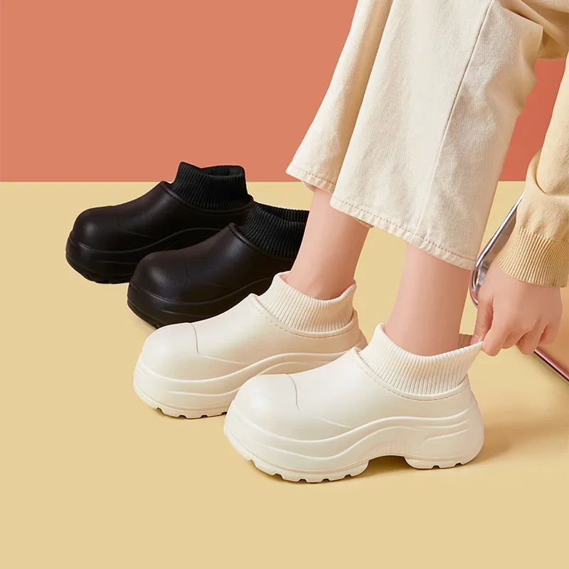 شباشب قطنية للنساء ملابس خارجية شتوية 2025 نمط جديد حقيبة كعب داخلي الحبس المنزلي مع أحذية قطنية دافئة قطيفة