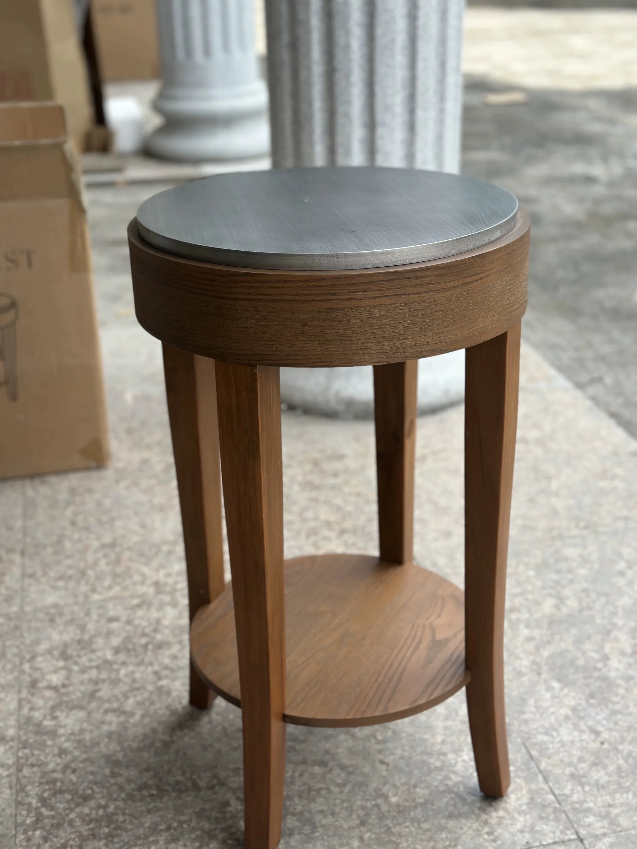 table-d'appoint-ronde-rustique-finition-bois-naturel-etagere-de-rangement-a-2-niveaux-157x157x268-pouces