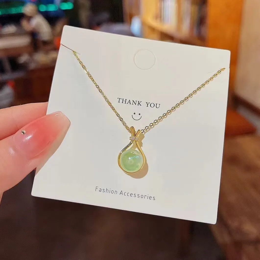 Questo collana è una borsa portafortuna per una buona fortuna, un lusso leggero e uno stile femminile alla moda