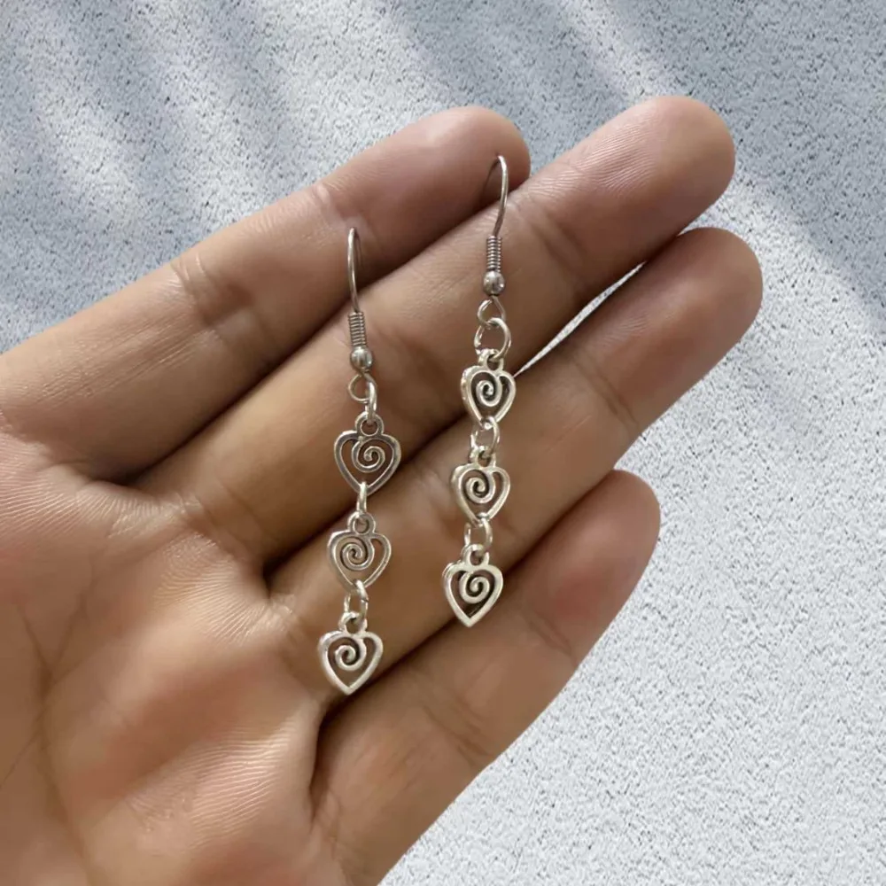 Bohemian Retro Sliver Color Hollowed-out Heart-shaped Spiral Vortex Pendant Dangle Earrings for Women Piercing Jewelry Accessory