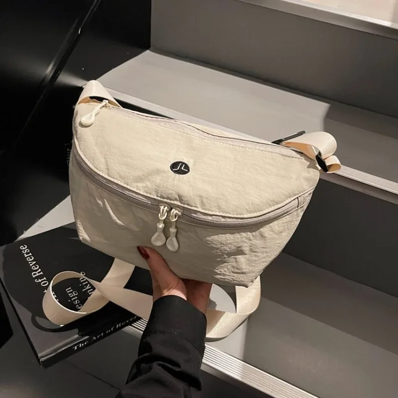 

Потрясающая портативная популярная простая креативная сумка-подушка на одно плечо в кампусном стиле, женская сумка, подходящая для сбора наборов