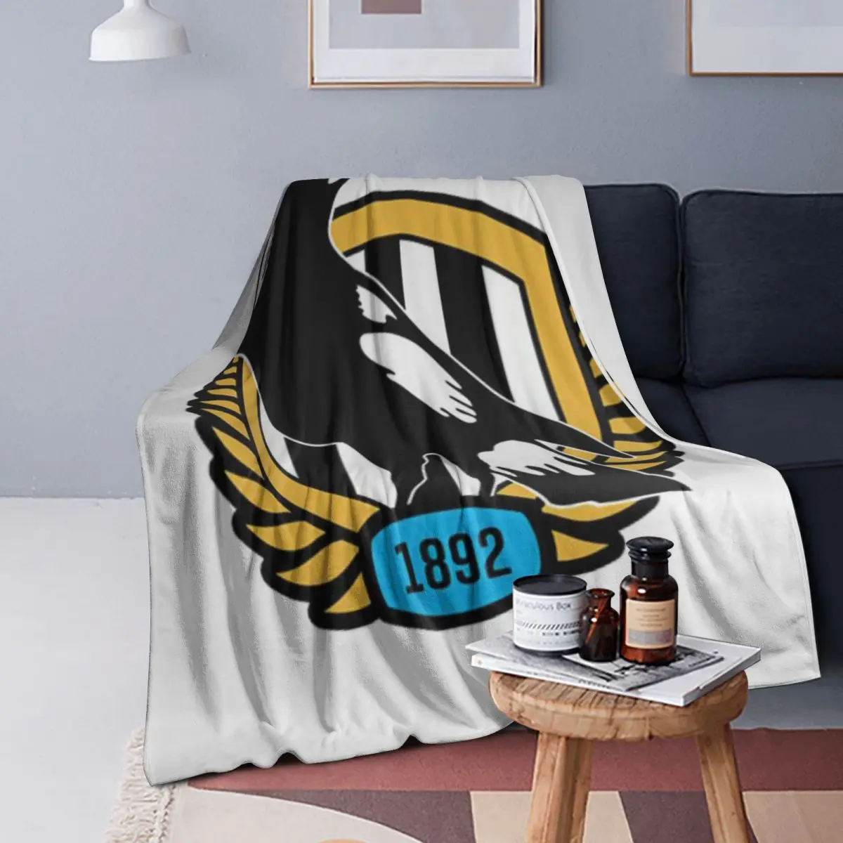 نيوكاسل يونايتد شعار البديل بطانية لينة الدافئة الفانيلا رمي بطانية أفخم للسرير غرفة المعيشة نزهة السفر المنزل الأريكة #1