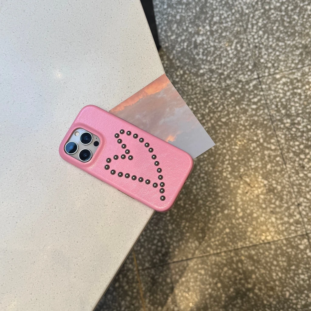 Moda rosa couro rebite amor coração à prova de choque capa protetora do telefone para iphone 17 16 15 14 13 pro max