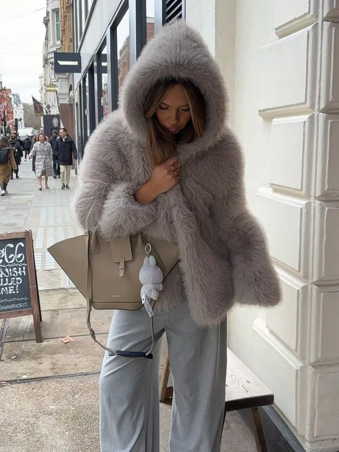 

Новая модная теплая женская куртка из искусственного меха с капюшоном, экологичная, пушистая, хлопковая, зима 2025