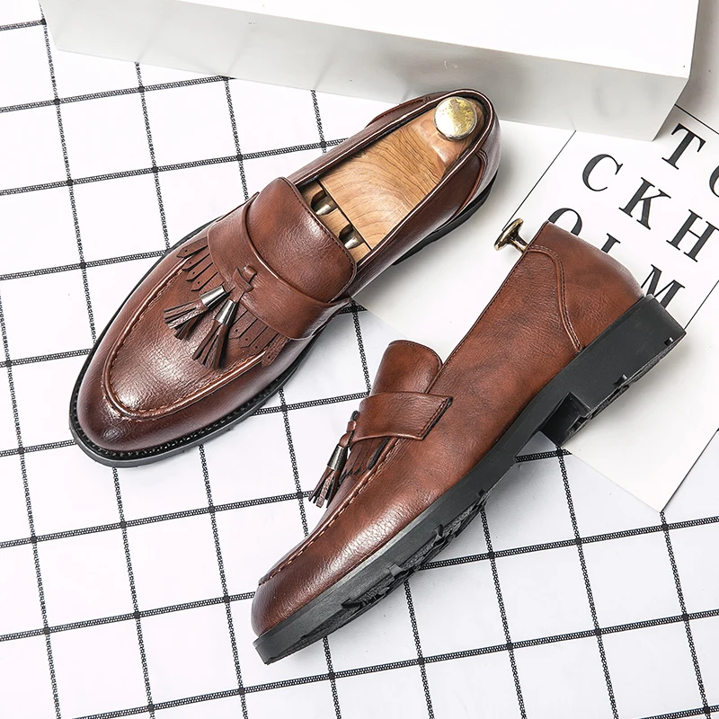 New High Quality Pointed Casual Leather Shoes Men's Wedding Shoes Bullock Fringe A Slip-On Beef Sole Stylist Fashion Shoes