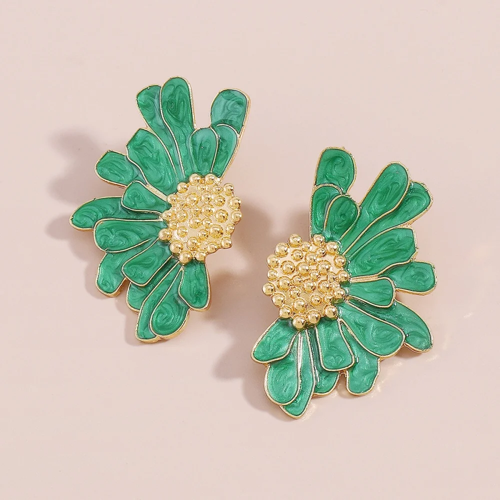 Vintage enamel petal stud earrings are suitable for women\'s everyday & vacation wear