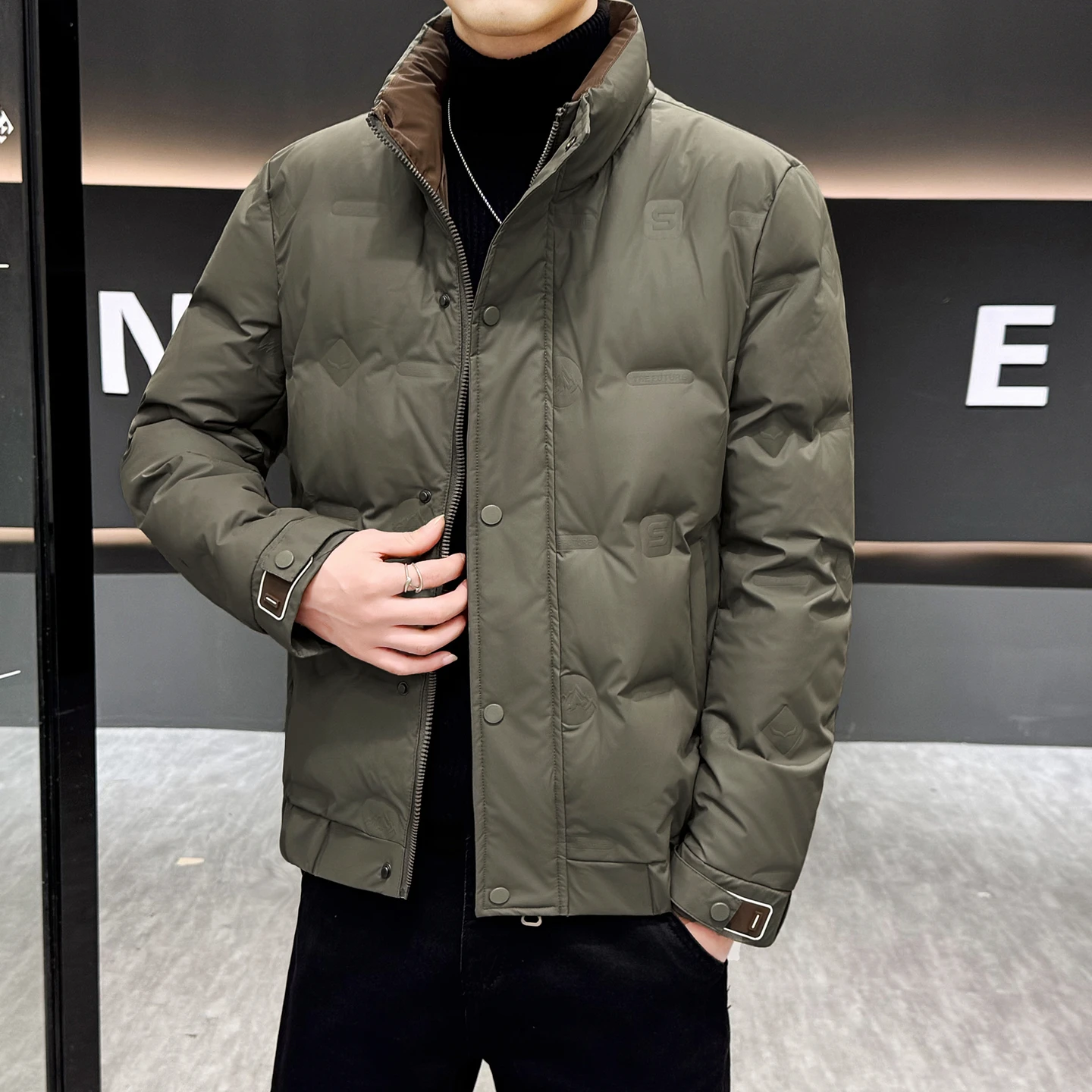 

2025 Winter New Men's down Jaet Lightweight Thiened Faionable Korean Sle Haome Men's Clothing Warm Outerwear